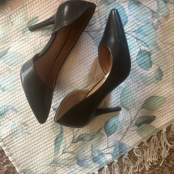 Sophisticated Lady Pumps by Jessica Simpson - Picture 2 of 3